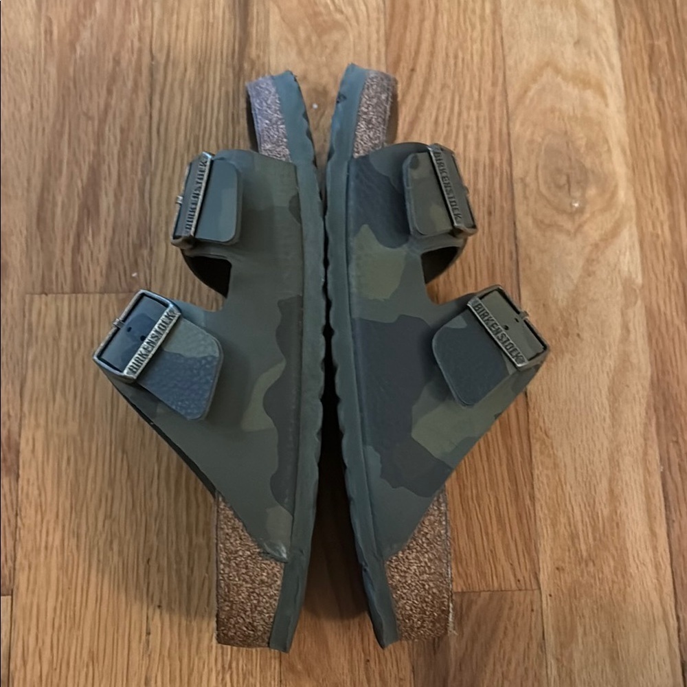 Birkenstock sz 6 vegan faux leather Camouflage Sandals great pre owned condition - Picture 7 of 7